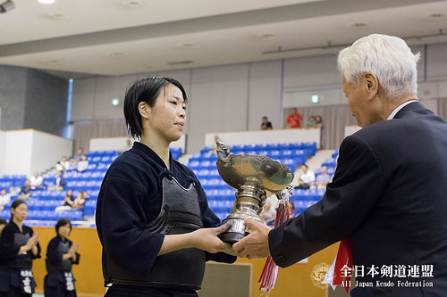 この画像は、サイトの記事「第55回 全日本女子剣道選手権大会 2016　おすすめ YouTube視聴無料動画 まとめてご紹介！」のイメージ写真画像として利用しています。